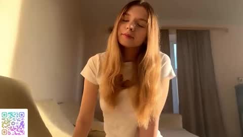 Snapshot of chloe_show chatting on 11/21/25, 12:59 hloe online show from 11/21/25, 12:59