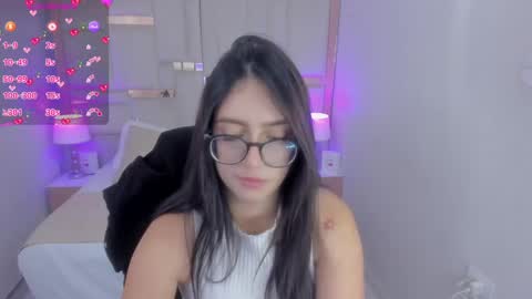 Snapshot of chloe_walk_ chatting on 02/08/25, 05:08 Chloe online show from 02/08/25, 05:08