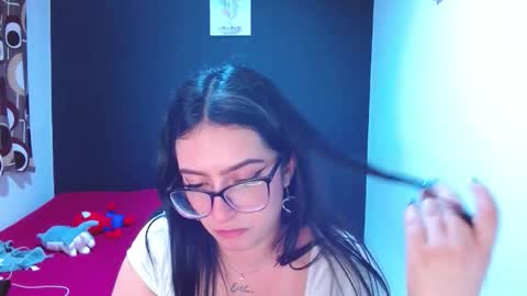 Snapshot of chloe_walk_ chatting on 09/22/25, 01:18 Chloe online show from 09/22/25, 01:18