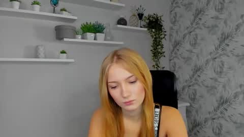 Chloe online show from 11/26/25, 07:31