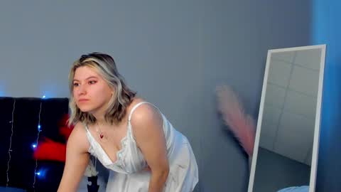 Snapshot of chloebloss0m chatting on 02/12/25, 09:31 Boni online show from 02/12/25, 09:31
