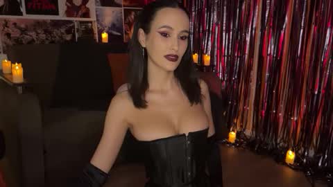 Snapshot of chloechain chatting on 10/25/25, 10:48 chloe online show from 10/25/25, 10:48