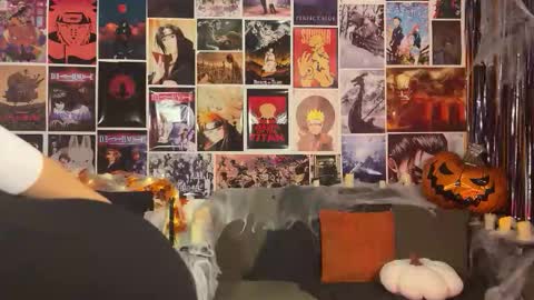 Snapshot of chloechain chatting on 10/31/25, 10:22 chloe online show from 10/31/25, 10:22