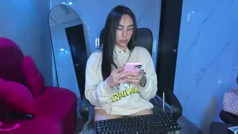 ChloeeThompson online show from 11/05/25, 03:06