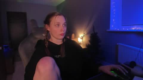 Snapshot of chloegins chatting on 12/18/24, 02:10 chloegins online show from 12/18/24, 02:10