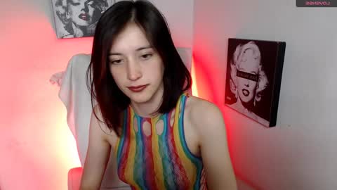 Snapshot of chloejohnsoon chatting on 01/21/25, 11:55 Chloe online show from 01/21/25, 11:55