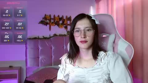 Snapshot of chloejohnsoon chatting on 01/30/25, 10:30 Chloe online show from 01/30/25, 10:30