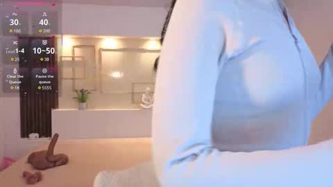 Chloe Moon online show from 10/27/25, 12:42