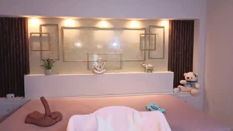 Chloe Moon online show from 11/02/25, 12:07