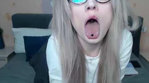 Snapshot of chloemurmeow chatting on 10/23/25, 01:16 chloemurmeow online show from 10/23/25, 01:16