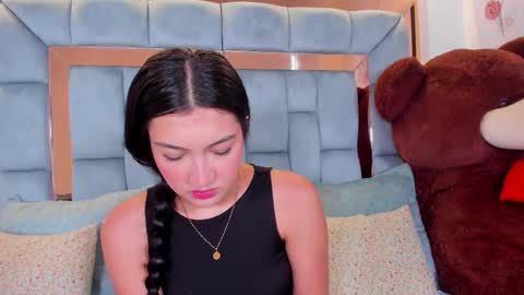 Chloe  online show from 11/18/25, 05:06