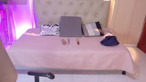 Chloe rosse online show from 10/15/25, 01:17