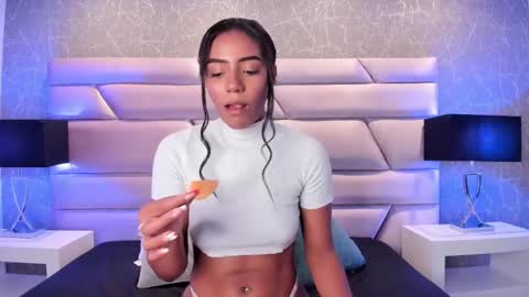 Snapshot of chloetaylorr_ chatting on 01/25/25, 12:48 CHLOE online show from 01/25/25, 12:48