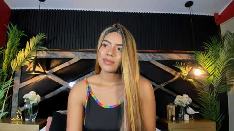 Snapshot of chloetaylorr_ chatting on 03/11/25, 09:04 CHLOE online show from 03/11/25, 09:04