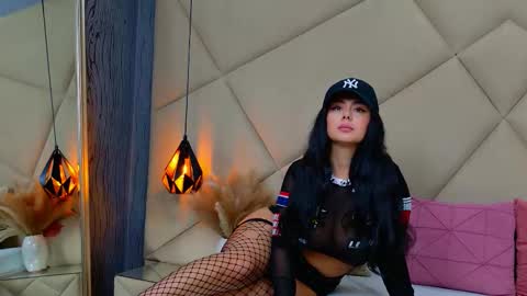 Chloe Vee online show from 10/03/25, 06:10