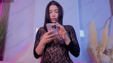 Snapshot of chlooee_ chatting on 10/15/25, 01:17 Chlooe online show from 10/15/25, 01:17