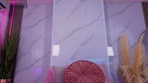 Snapshot of chlooee_ chatting on 10/20/25, 01:06 Chlooe online show from 10/20/25, 01:06