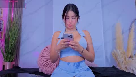 Snapshot of chlooee_ chatting on 11/12/25, 11:21 Chlooe online show from 11/12/25, 11:21