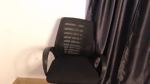 zi online show from 10/09/25, 03:21