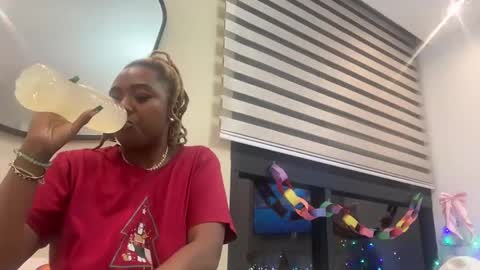 Snapshot of chocolatecakequeen chatting on 12/21/24, 04:19 ChocolateCakeQueen online show from 12/21/24, 04:19