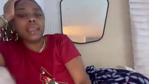 Snapshot of chocolatecakequeen chatting on 12/22/24, 05:12 ChocolateCakeQueen online show from 12/22/24, 05:12