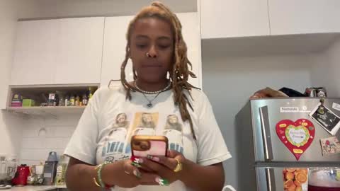 Snapshot of chocolatecakequeen chatting on 12/22/24, 11:20 ChocolateCakeQueen online show from 12/22/24, 11:20