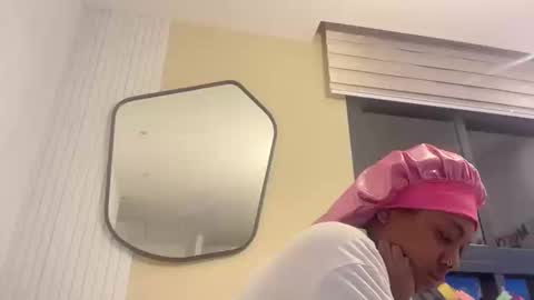 Snapshot of chocolatecakequeen chatting on 12/29/24, 04:27 ChocolateCakeQueen online show from 12/29/24, 04:27