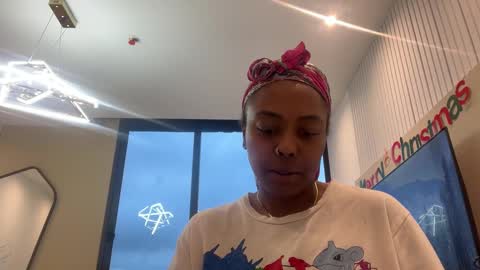 Snapshot of chocolatecakequeen chatting on 12/29/24, 11:08 ChocolateCakeQueen online show from 12/29/24, 11:08