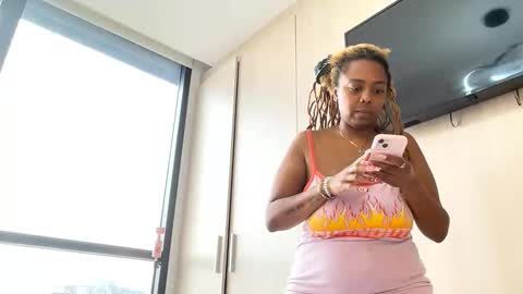 Snapshot of chocolatecakequeen chatting on 02/13/25, 07:10 ChocolateCakeQueen online show from 02/13/25, 07:10