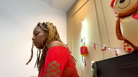 Snapshot of chocolatecakequeen chatting on 02/15/25, 02:15 ChocolateCakeQueen online show from 02/15/25, 02:15