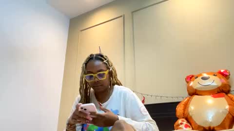 Snapshot of chocolatecakequeen chatting on 02/16/25, 12:41 ChocolateCakeQueen online show from 02/16/25, 12:41