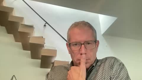 Snapshot of choupipat1 chatting on 10/10/25, 12:48 choupipat1 online show from 10/10/25, 12:48