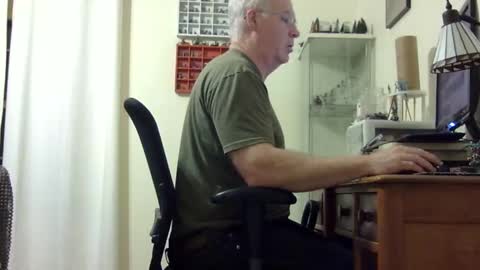 chris2002b online show from 11/09/25, 03:49