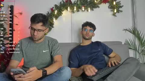 Snapshot of chrisandrew_ chatting on 12/28/24, 03:58 Im Chirs IM MODEL INDEPENDT online show from 12/28/24, 03:58