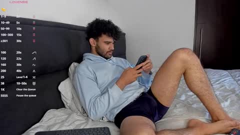 Snapshot of chrisandrew_ chatting on 01/22/25, 07:03 Im Chirs IM MODEL INDEPENDT online show from 01/22/25, 07:03