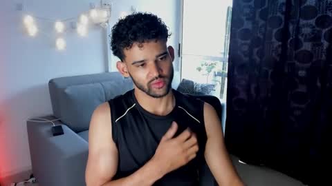 Snapshot of chrisandrew_ chatting on 02/11/25, 01:09 Im Chirs IM MODEL INDEPENDT online show from 02/11/25, 01:09
