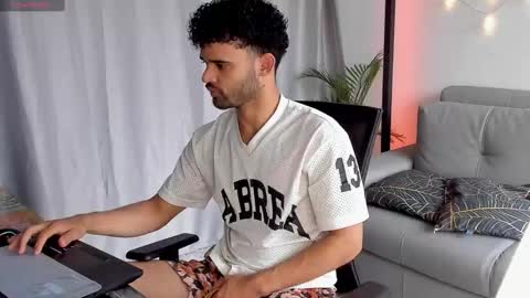 Snapshot of chrisandrew_ chatting on 02/26/25, 02:14 Im Chirs IM MODEL INDEPENDT online show from 02/26/25, 02:14