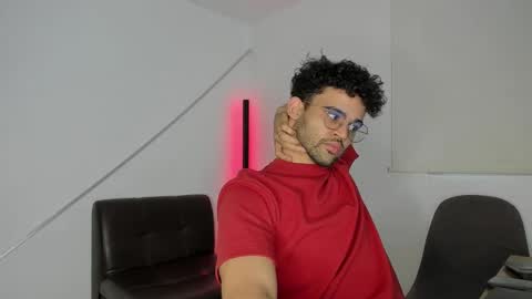 Im Chirs IM MODEL INDEPENDT online show from 10/09/25, 10:08