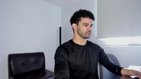 Im Chirs IM MODEL INDEPENDT online show from 10/23/25, 03:44