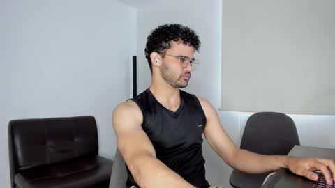 Im Chirs IM MODEL INDEPENDT online show from 10/24/25, 03:52