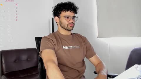 Im Chirs IM MODEL INDEPENDT online show from 10/27/25, 06:56