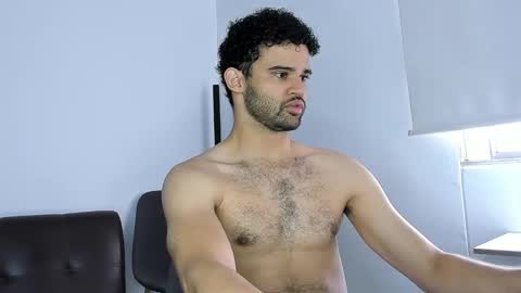 Im Chirs IM MODEL INDEPENDT online show from 11/11/25, 03:12