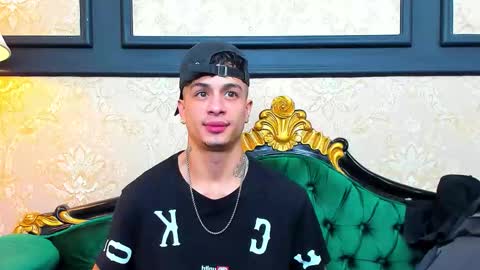 Snapshot of chrismckay_ chatting on 10/22/25, 11:43 Chris online show from 10/22/25, 11:43