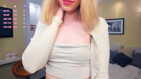 Snapshot of chrisme_please chatting on 10/31/25, 07:48 Lizz online show from 10/31/25, 07:48