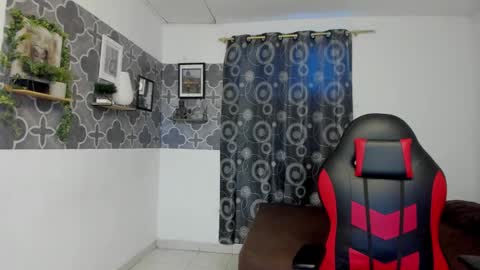 Snapshot of chriss_johnson chatting on 10/25/25, 07:30 chriss_johnson online show from 10/25/25, 07:30