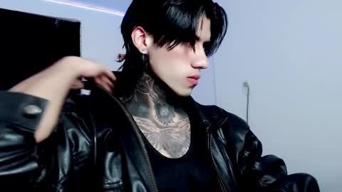 Snapshot of chriss_opp chatting on 02/06/25, 07:51 CHRIS  INDEPENT MODEL online show from 02/06/25, 07:51