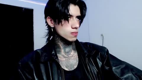 Snapshot of chriss_opp chatting on 02/18/25, 02:05 CHRIS  INDEPENT MODEL online show from 02/18/25, 02:05