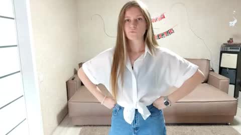Snapshot of christianahessee chatting on 10/18/25, 01:23 Iwi online show from 10/18/25, 01:23