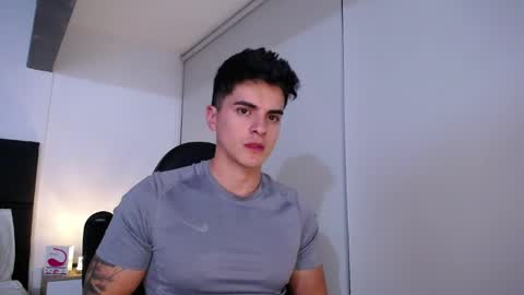 Snapshot of christianvalenzia chatting on 02/14/25, 12:09 Christian online show from 02/14/25, 12:09