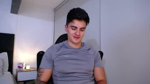 Snapshot of christianvalenzia chatting on 02/14/25, 03:11 Christian online show from 02/14/25, 03:11